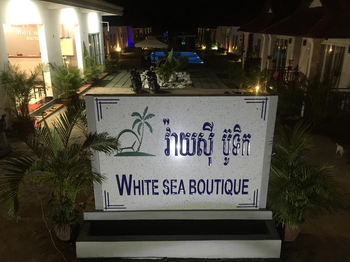 White Boutique Hotel And Residences Sihanoukville Exterior photo