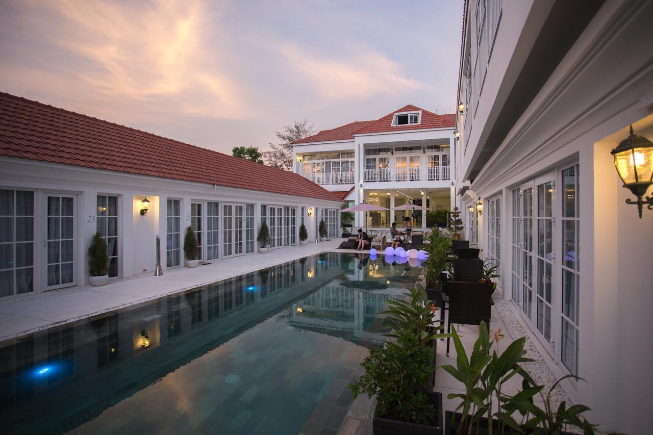 White Boutique Hotel And Residences Sihanoukville Exterior photo