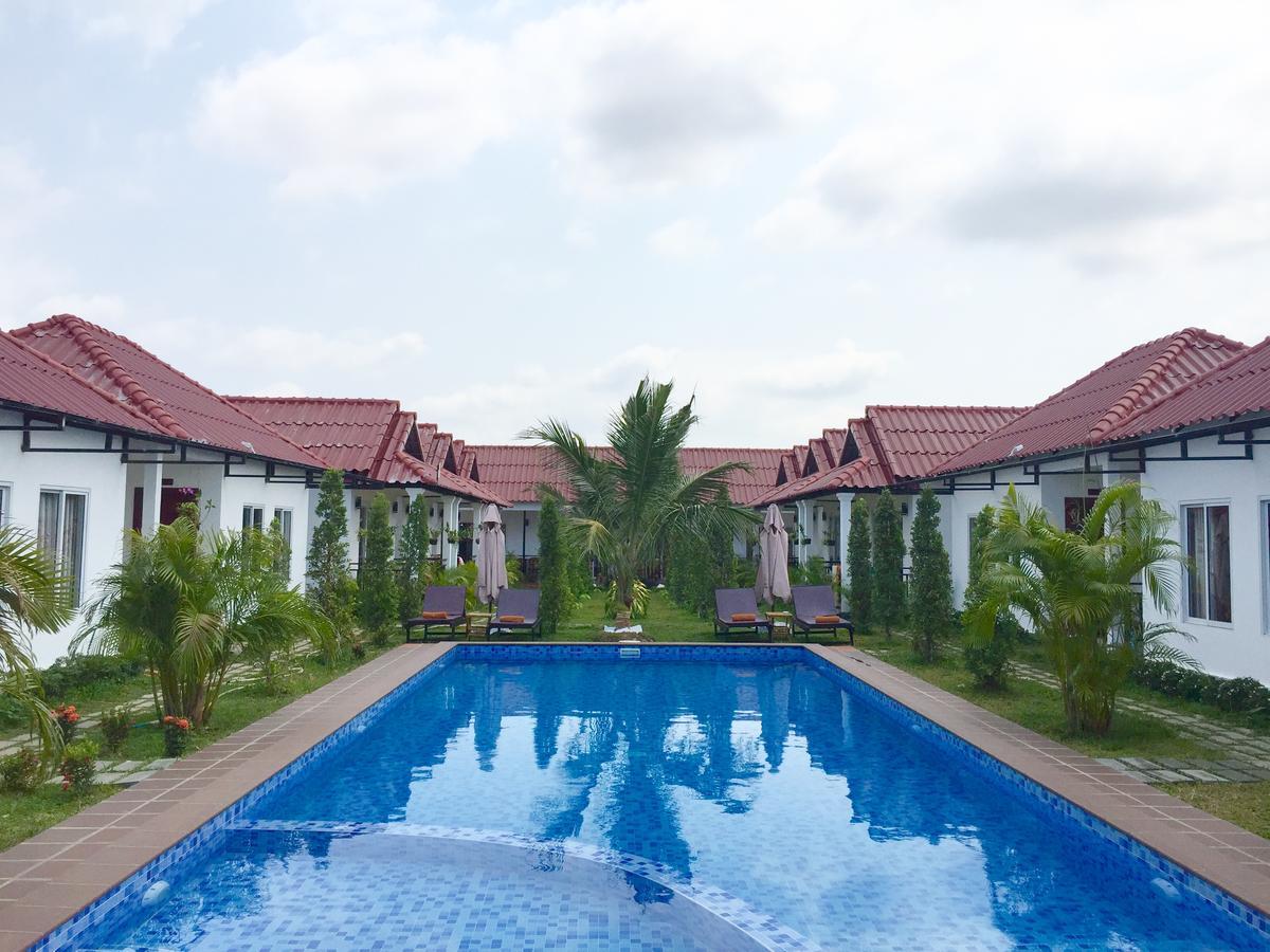 White Boutique Hotel And Residences Sihanoukville Exterior photo