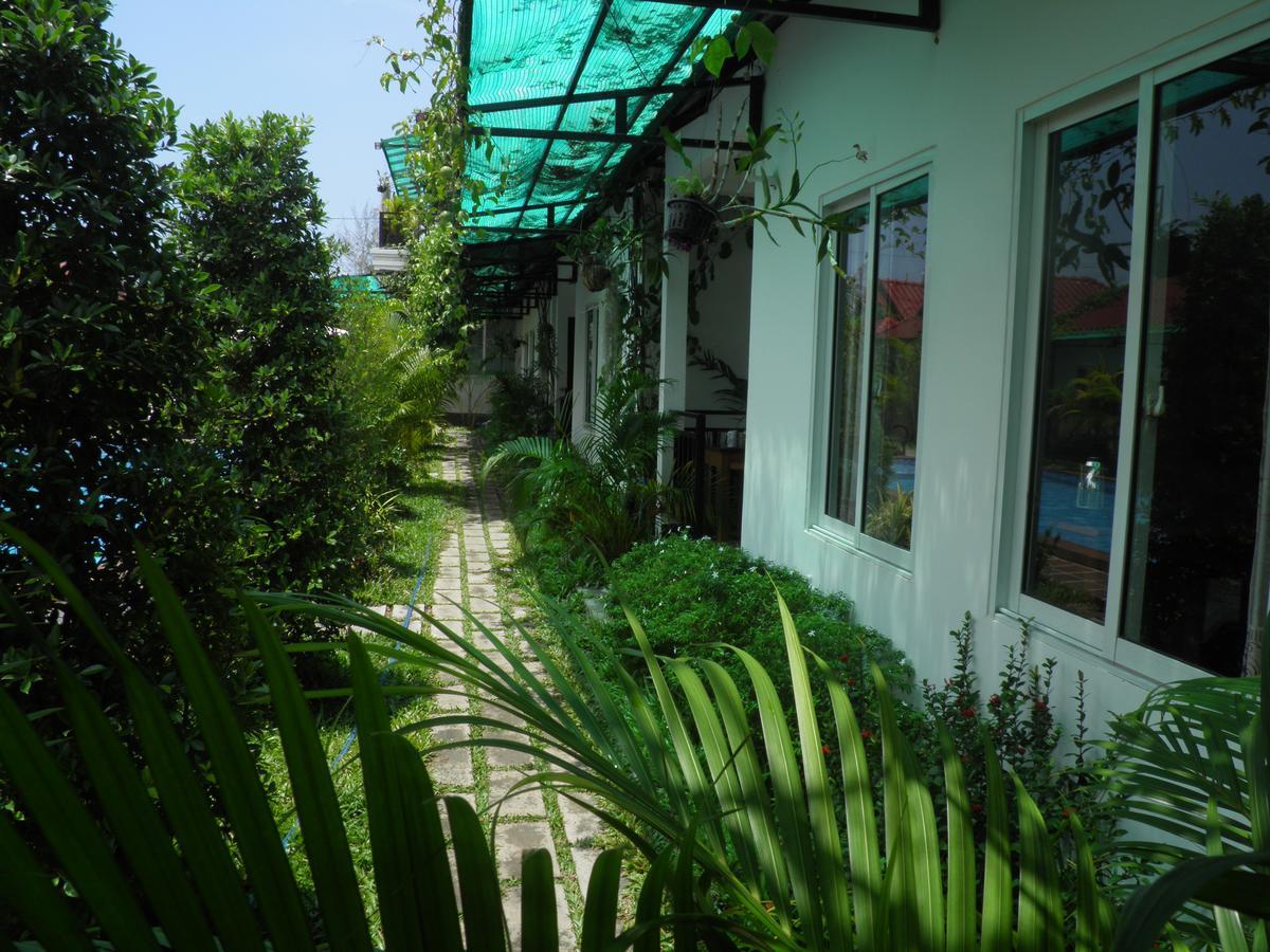 White Boutique Hotel And Residences Sihanoukville Exterior photo